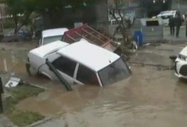 Tunç Soyer İzmir'deki felaketin büyüklüğünü bu sözlerle aktardı: 2020'deki yağışın yüzde 18'i bir gecede yağdı