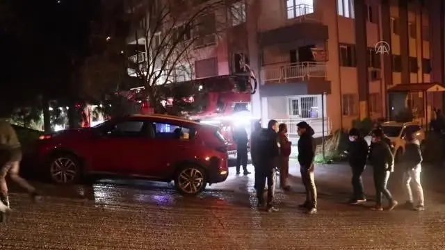 10 Katlı binada çıkan yangında çok sayıda kişi dumandan etkilendi 10 Katlı binada çıkan yangında çok sayıda kişi dumandan etkilendi