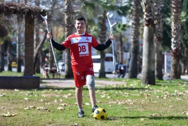 Ampute futbolun genç yıldızının transfer heyecanı Ampute futbolun genç yıldızının transfer heyecanı