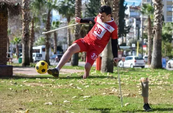 Ampute futbolun genç yıldızının transfer heyecanı Ampute futbolun genç yıldızının transfer heyecanı