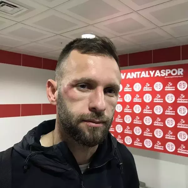 Antalyaspor'dan Sergen Yalçın'a 'Keyfimizden yerde yatıyoruz' tepkisi Antalyaspor'dan Sergen Yalçın'a 'Keyfimizden yerde yatıyoruz' tepkisi