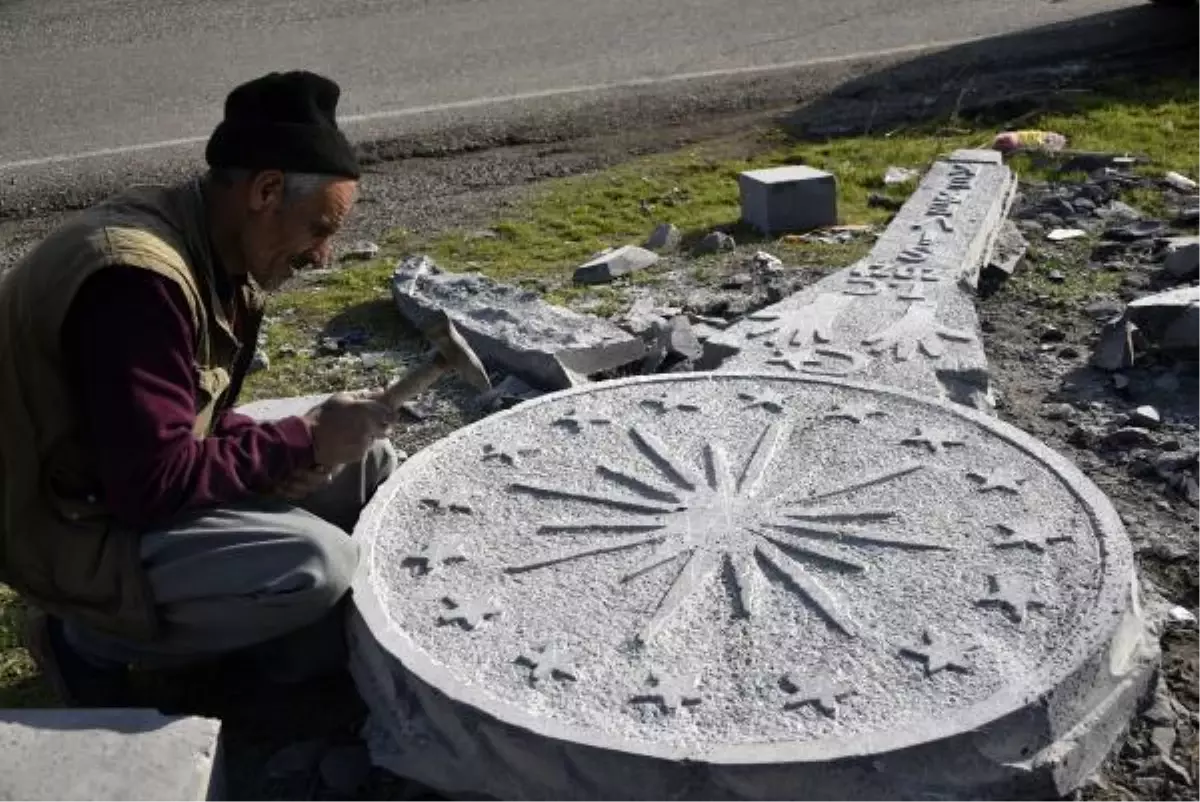 Bazalt taşından 1 ton ağırlığında Cumhurbaşkanlığı forsu yapıyor