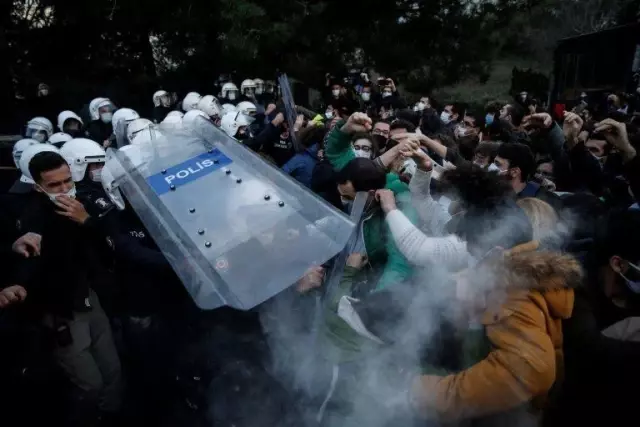 Boğaziçi Üniversitesi protestoları: Hedef gösterilen LGBTİ+ topluluğu artan nefret söylemi hakkında ne düşünüyor?
