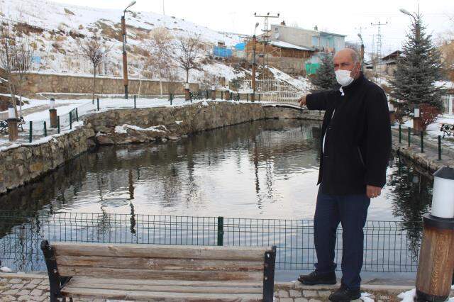 Eksi 50 derece havada bile donmayan Balıklı Göl, görenleri şaşkına çeviriyor