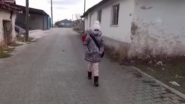 ESKİŞEHİR - Milli sporcu olabilmek için 3 yıldır kırsal mahalleden şehre 60 kilometre yolculuk yapıyor
