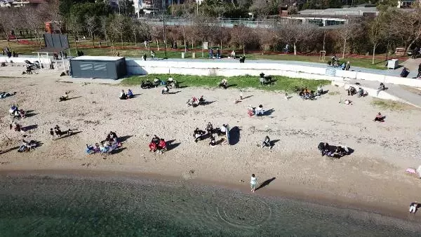 Fenerbahçe Sahili'ndeki kalabalık havadan fotoğraflandı Fenerbahçe Sahili'ndeki kalabalık havadan fotoğraflandı
