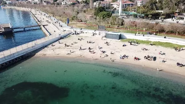 Fenerbahçe Sahili'ndeki kalabalık havadan fotoğraflandı Fenerbahçe Sahili'ndeki kalabalık havadan fotoğraflandı