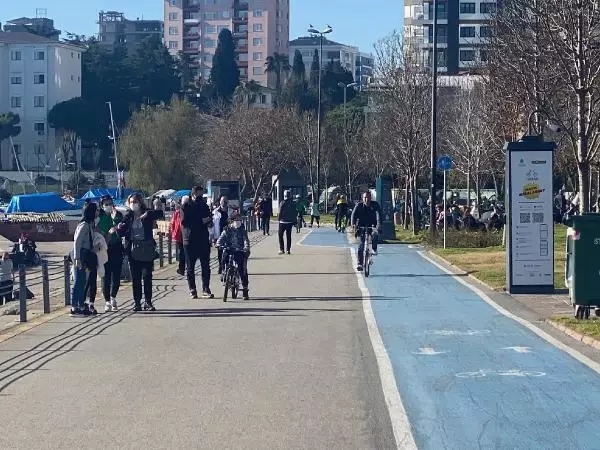Fenerbahçe Sahili'ndeki kalabalık havadan fotoğraflandı Fenerbahçe Sahili'ndeki kalabalık havadan fotoğraflandı