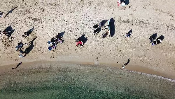 Fenerbahçe Sahili'ndeki kalabalık havadan fotoğraflandı Fenerbahçe Sahili'ndeki kalabalık havadan fotoğraflandı