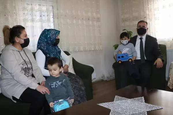 Vali Akbıyık'tan şehit ailelerine ziyaret Vali Akbıyık'tan şehit ailelerine ziyaret