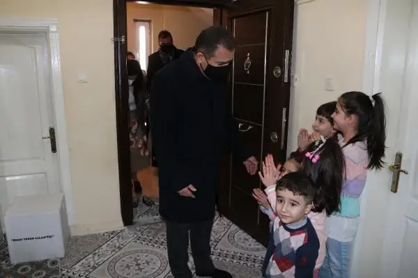 Vali Akbıyık'tan şehit ailelerine ziyaret Vali Akbıyık'tan şehit ailelerine ziyaret