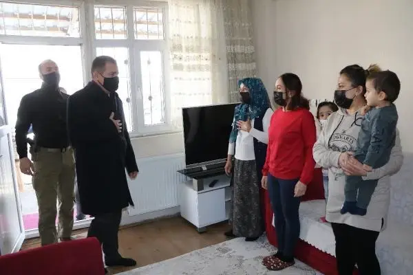 Vali Akbıyık'tan şehit ailelerine ziyaret Vali Akbıyık'tan şehit ailelerine ziyaret