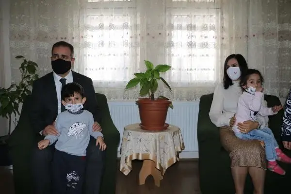 Vali Akbıyık'tan şehit ailelerine ziyaret Vali Akbıyık'tan şehit ailelerine ziyaret