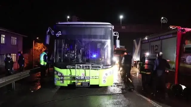 Halk otobüsü yangını söndürüldü Halk otobüsü yangını söndürüldü