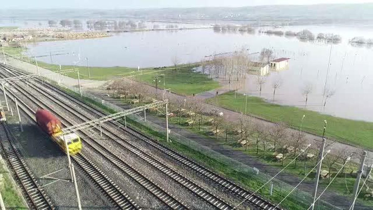KIRKLARELİ - Ergene Nehri'nin taşması sonucu tarım arazileri su altında kaldı