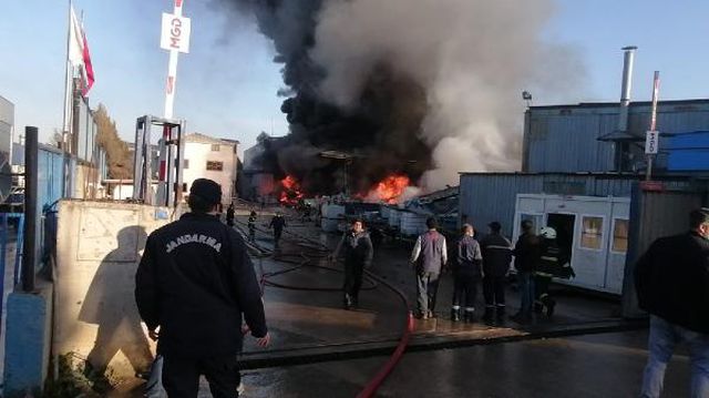 kocaeli nde geri donusum fabrikasinda yangin 2 13906157 o