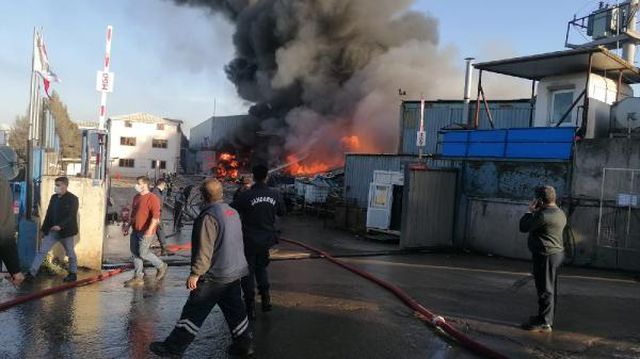 kocaeli nde geri donusum fabrikasinda yangin 3 13906157 o