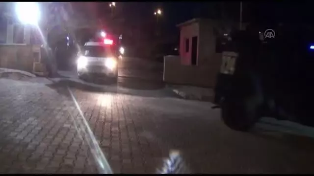 Son dakika haber... ŞANLIURFA - DEAŞ operasyonun 5 şüpheli gözaltına alındı Son dakika haber... ŞANLIURFA - DEAŞ operasyonun 5 şüpheli gözaltına alındı