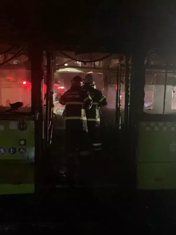 Son dakika haber! Seyir halindeki halk otobüsü alev alev yandı Son dakika haber! Seyir halindeki halk otobüsü alev alev yandı