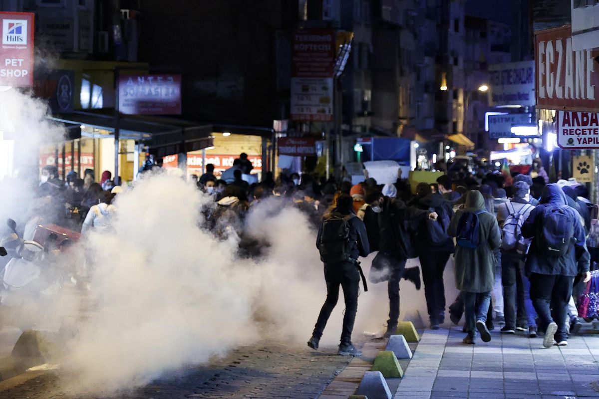 Son Dakika! İstanbul Kadıköy'deki gösterilerde gözaltına alınan 94 kişiden 65'i serbest bırakıldı