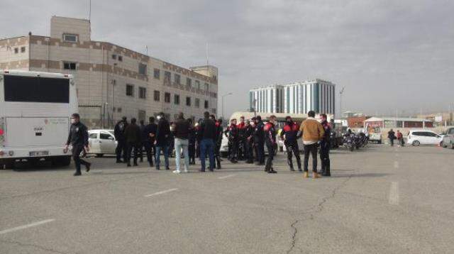 Son dakika! Şanlıurfa'da; tüfekli, bıçaklı, taşlı, sopalı kavga: 10 yaralı, 40 gözaltı