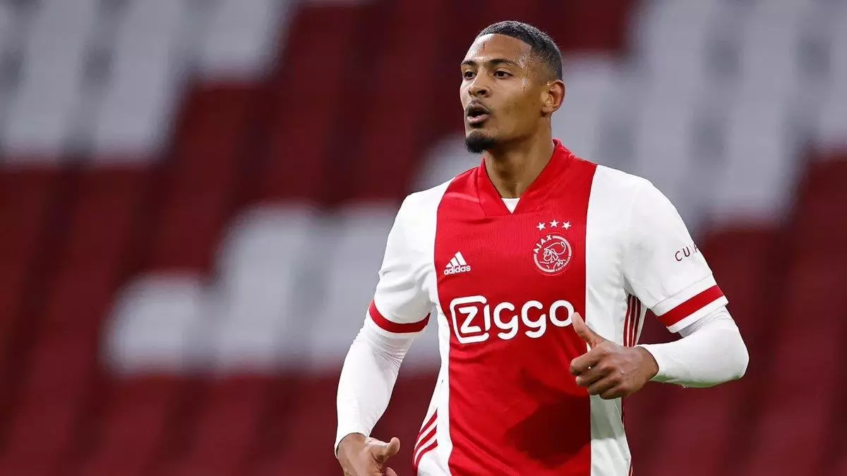 Ajax, tarihinin en pahalı transferi Sebastian Haller'i UEFA kadrosuna yazmayı unuttu