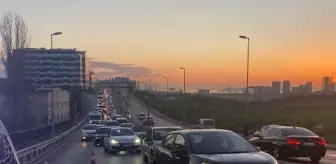 Bariyer çalışması yapıyorlardı; Çöp kamyonu çarptı