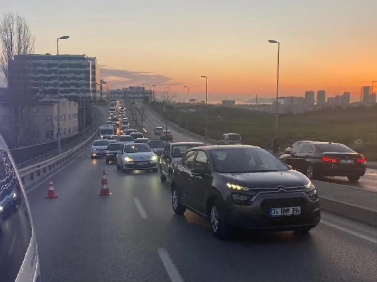 Bariyer çalışması yapıyorlardı; Çöp kamyonu çarptı