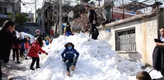 Son Dakika | Belediye kamyonlarla kar getirdi, hem çocuklar hem yetişkinler eğlendi