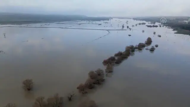 Ergene Nehri'ndeki taşkın riski 'kırmızı alarm' seviyesine yükseldi Ergene Nehri'ndeki taşkın riski 'kırmızı alarm' seviyesine yükseldi