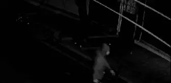 Güvenlik kameralarını boyayıp seyyar satıcıyı başından vurdular