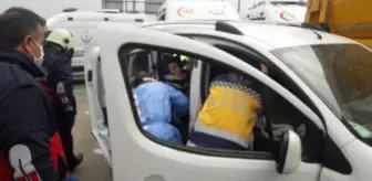 Hafriyat kamyonuyla çarpışan hafif ticari araçtaki 4 kişi yaralandı