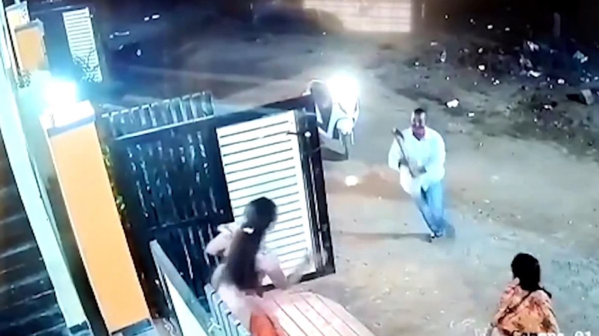 Hindistan'da sokak ortasında dehşet! Aylardır taciz ettiği kadına baltayla saldırdı