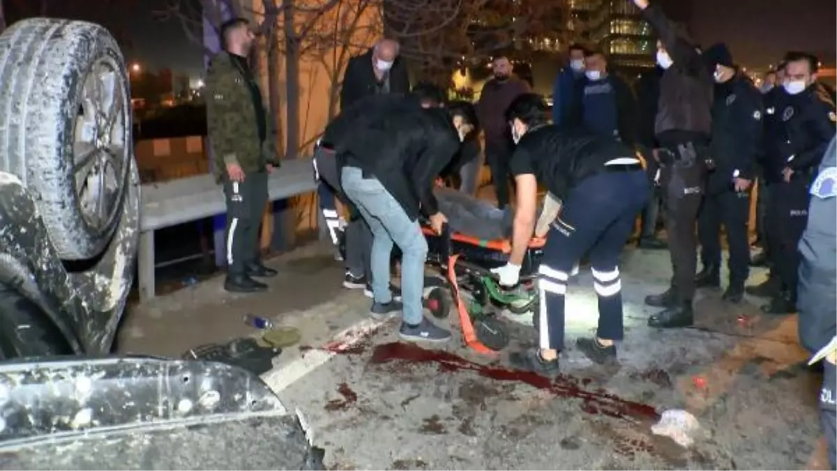 Pendik'te beton bariyerlere çarpan otomobil takla attı: 1'i ağır, 4 yaralı