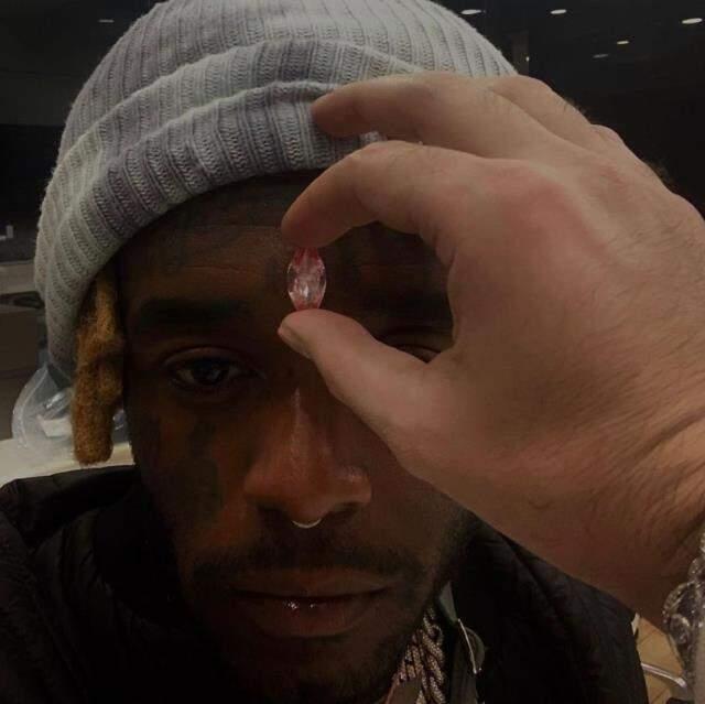 Rapçi Lil Uzi Vert, alnına 170 milyon TL'lik elmas taktırdı Rapçi Lil Uzi Vert, alnına 170 milyon TL'lik elmas taktırdı