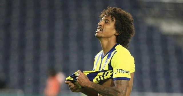 Last Minute: Luiz Gustavo from Fenerbahce will not be able to play in Galatasaray derby