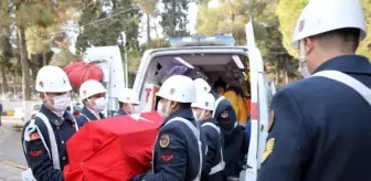Son dakika: Suriye'de şehit olan astsubayın cenazesi Gaziantep'e getirildi