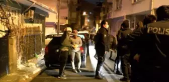 Ataşehir'den çaldıkları inşaat malzemesini at arabasına yükleyip kaçan 3 kadın Üsküdar'da yakalandı
