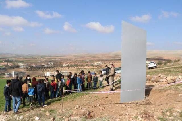 Göbeklitepe yakınlarına bırakılan metal blok, güvenlik güçlerini alarma geçirdi