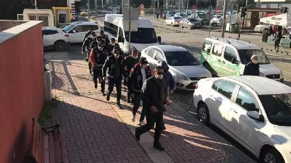 Fetö Operasyonunda 9 Şüpheli Adliyede 3 Kocaeli merkezli FETÖ operasyonunda 9 şüpheli adliyede