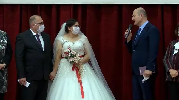 Otele yerleştirilen evsiz çift, dünya evine girdi