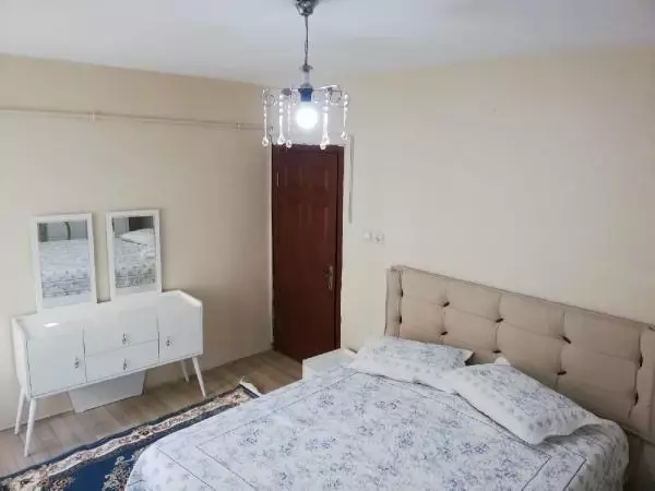 Otele yerleştirilen evsiz çift, dünya evine girdi
