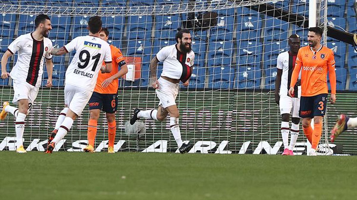Başakşehir, evinde Fatih Karagümrük'e 1-0 yenildi