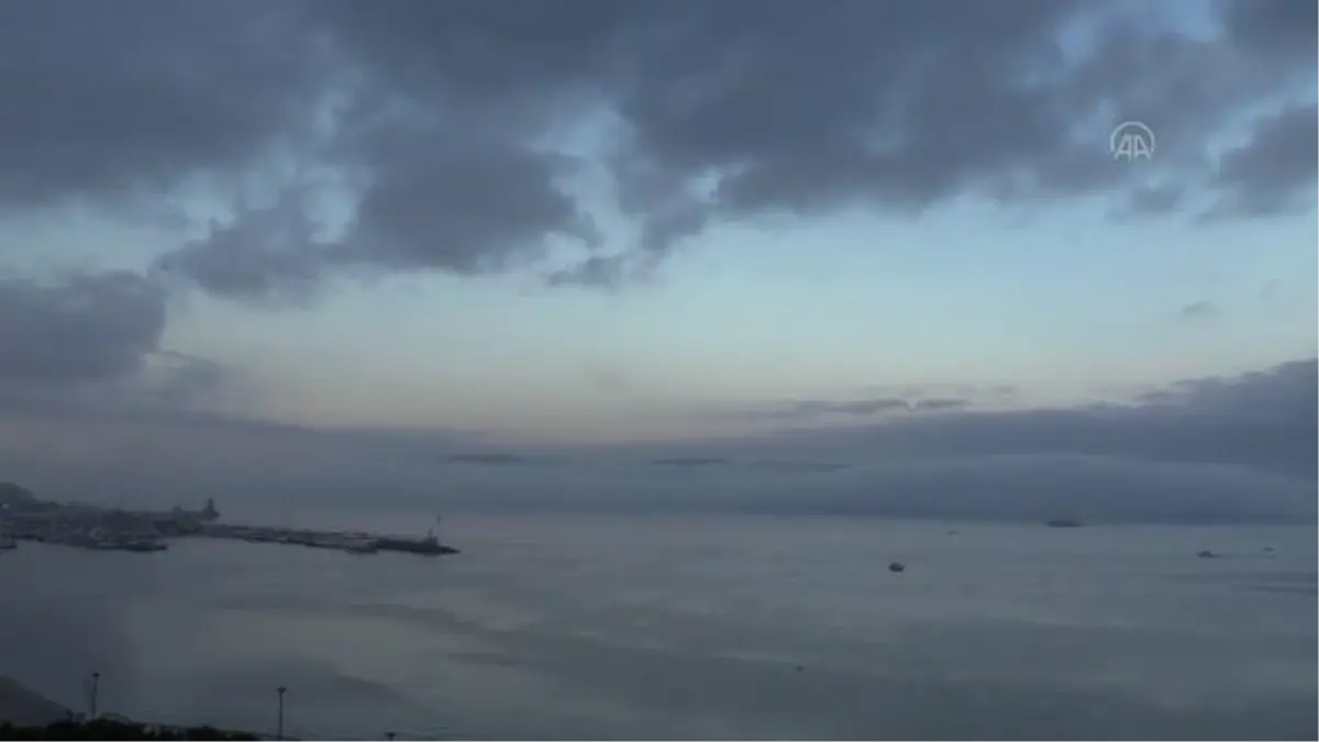 ÇANAKKALE - Çanakkale Boğazı yoğun sis nedeniyle çift yönlü transit gemi geçişlerine kapatıldı