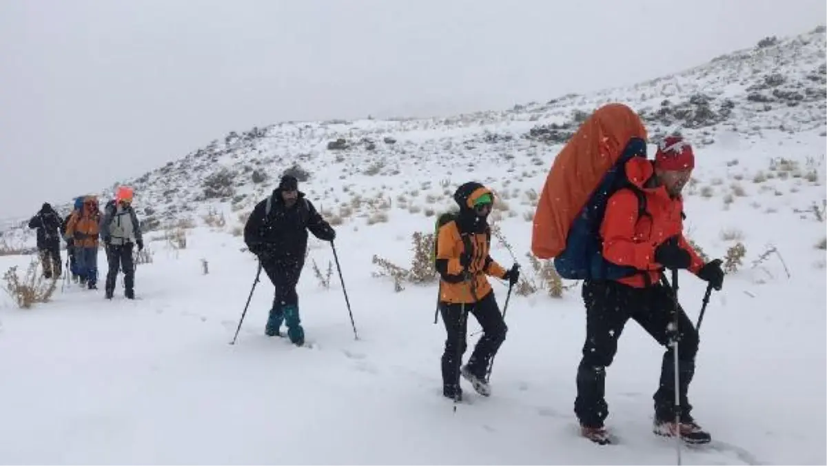 Dağcılar, gece Ağrı Dağı zirvesine tırmanacak