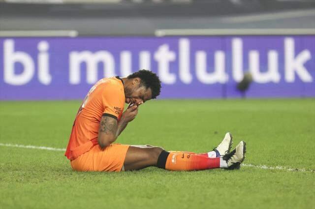 Galatasaray'dan derbide penaltı itiraz! Taraftarlar sosyal medyada isyan etti