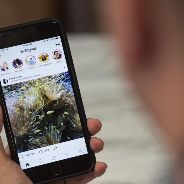 Instagram, Tiktok'taki dikey hikaye kaydırma özelliğini getiriyor