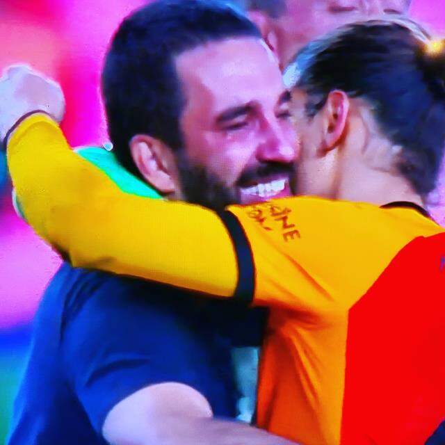 Kadıköy'deki ilk zaferi sonrası Arda Turan sevinçten hüngür hüngür ağladı