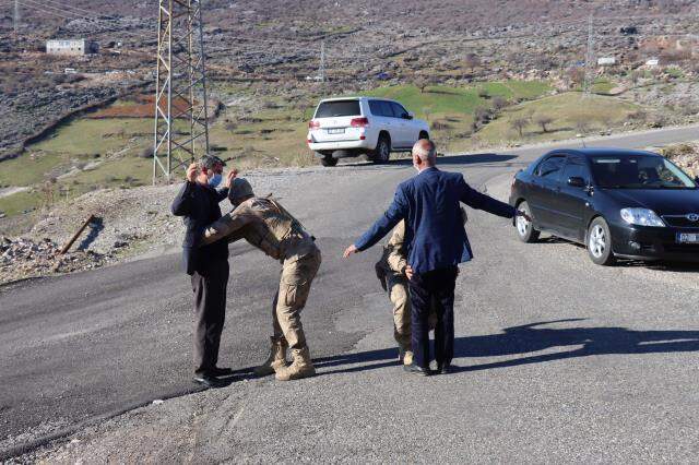 Katliam gibi kavgada hayatını kaybeden 7 kişi defnedilirken, jandarma bölgede kuş uçurtmadı