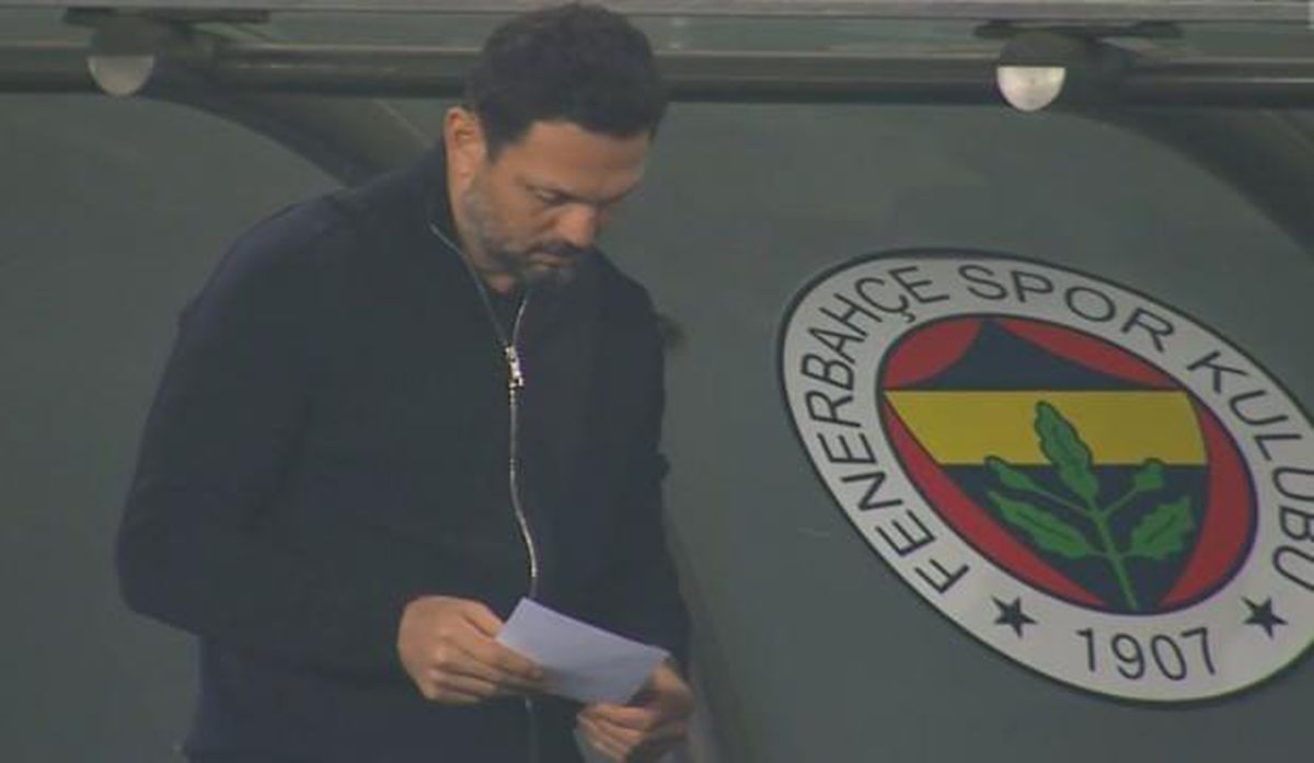 Fenerbahçe Teknik Direktörü Erol Bulut'un maç boyunca elinden düşürmediği kağıdın sırrı ortaya çıktı